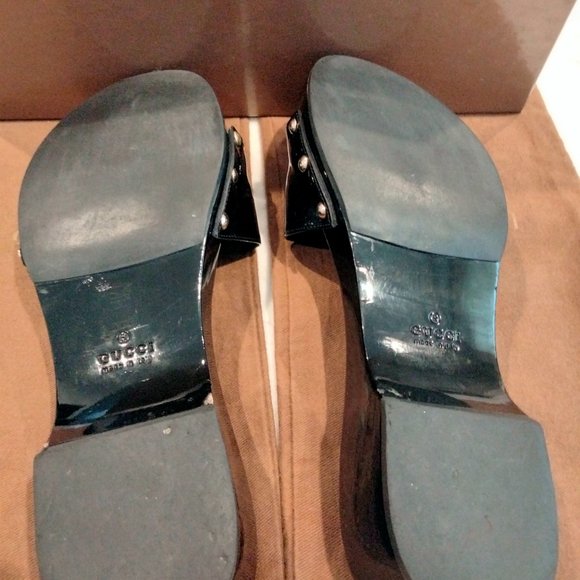 GUCCI HORSEBIT BLACK PATENT LEATHER SANDALS - Picture 3 of 8